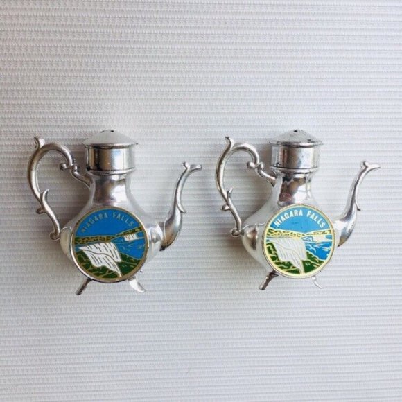 Niagara Falls Mini Teapot Kettle Shape Salt & Pepper Shaker Set Souvenir FLAW - Picture 3 of 12